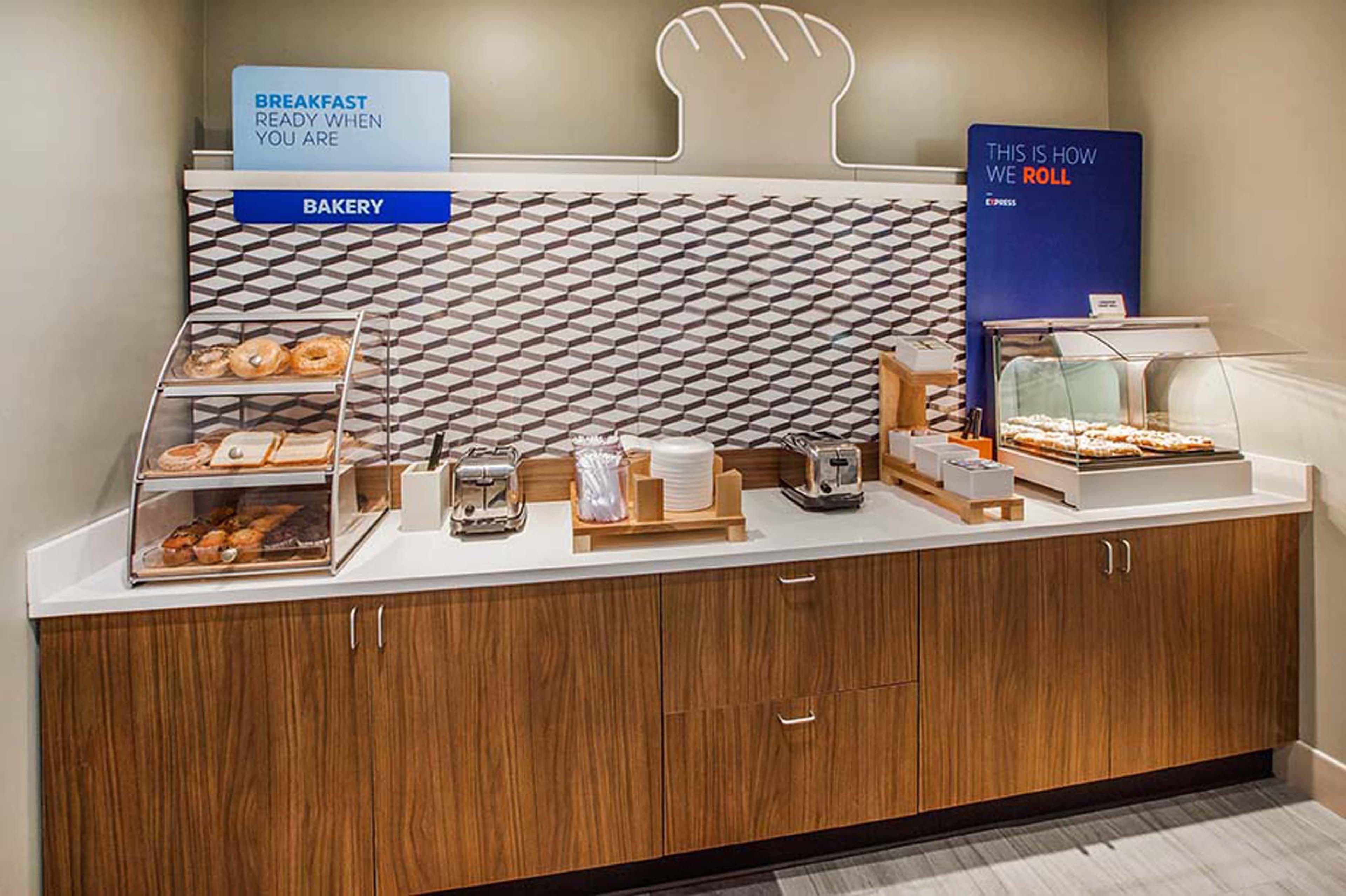 Holiday Inn Express & Suites - Redding By Ihg Εξωτερικό φωτογραφία