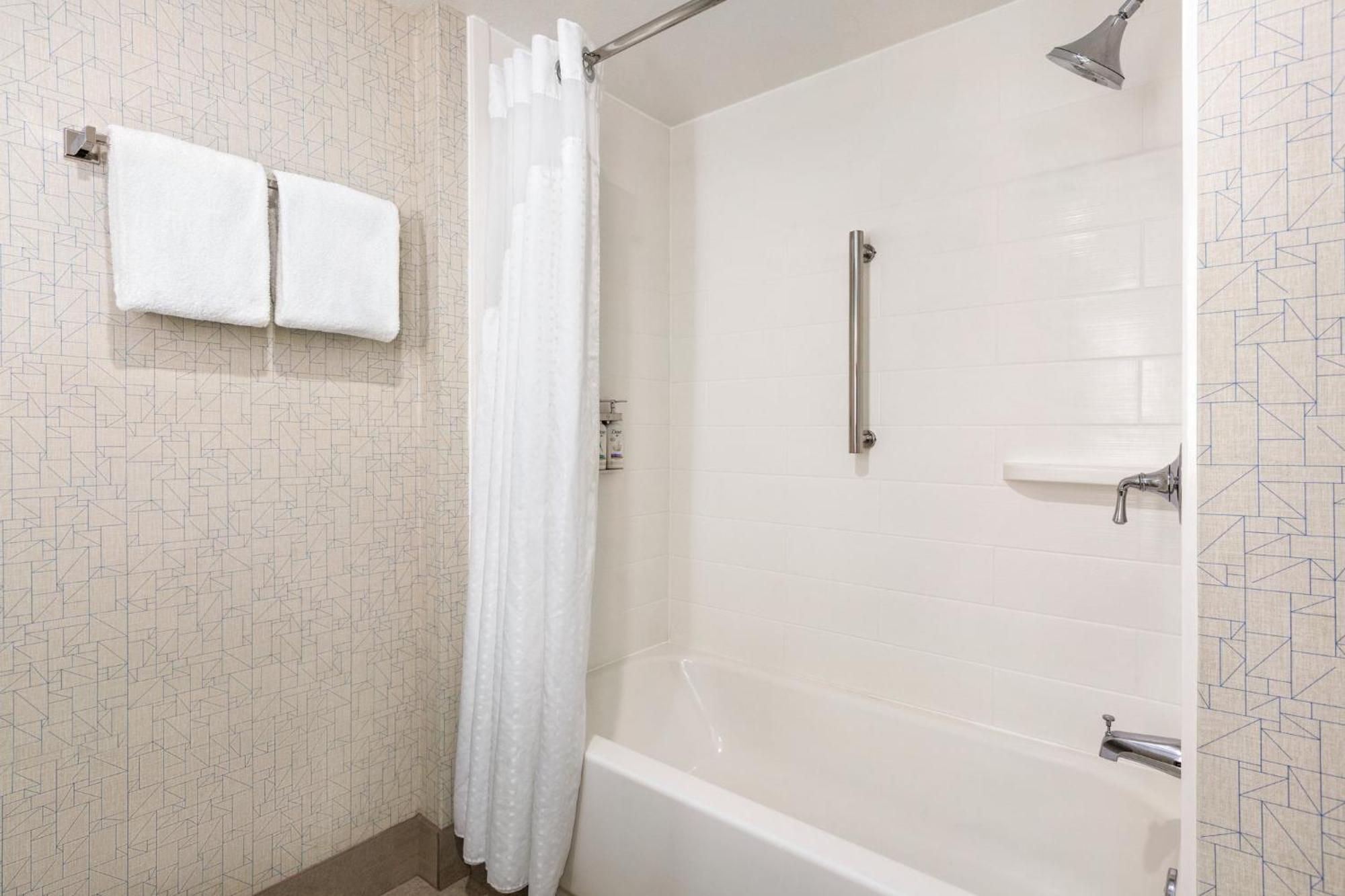 Holiday Inn Express & Suites - Redding By Ihg Εξωτερικό φωτογραφία